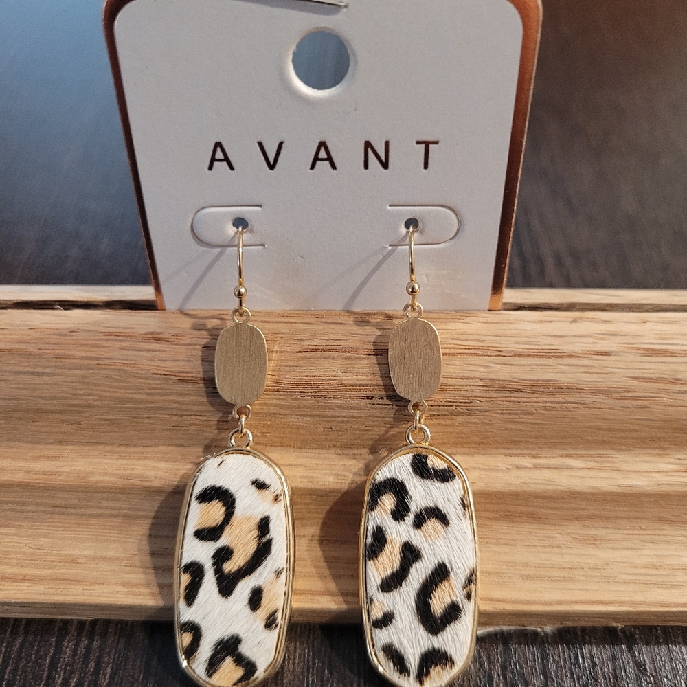 Avant Leopard print drop earrings